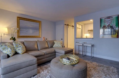 Capitol Hill Apartment | Sojourn Free Parking Capitol Hill