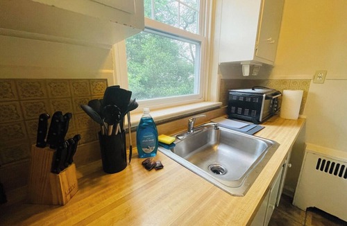 Cheltenham Apartment | Spacious 1BR Near Philly | Quiet, Comfy, Free Parking, Text us for Discount