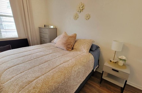 Gainesville Apartment | Spacious 2BR 2BA Suite - Walk to Mall & Hospitals