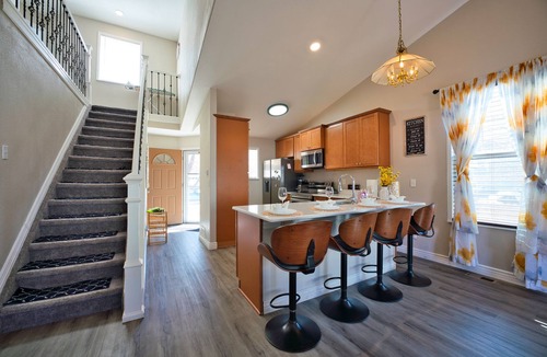 Montbello House | Spacious 3-bedroom townhome in gorgeous Denver, 10mls away to Denver Airport