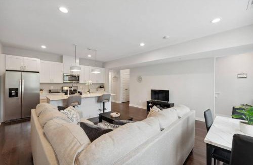 Fairlawn Apartment | Spacious 3Bedroom Duplex with Rooftop Deck!