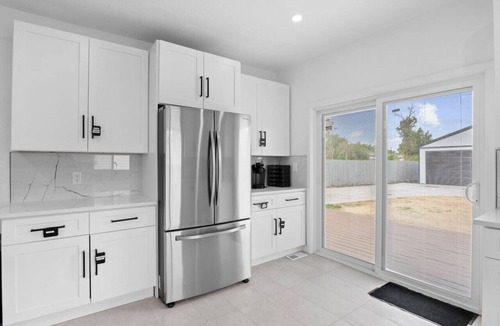 Berkley House | Spacious 4BR Retreat w/Private Hot Tub – Perfect for Groups!