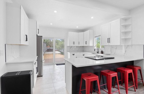 Berkley House | Spacious 4BR Retreat w/Private Hot Tub – Perfect for Groups!