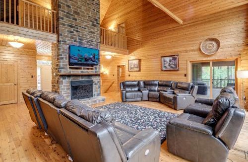 Maurertown House | Spacious 5,200-Sq-Ft Cabin in Shenandoah Valley