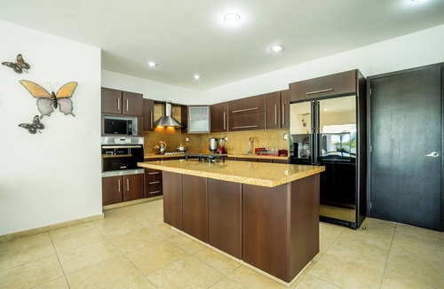 Lomas de Cocoyoc House | Spacious 5 Bedroom Oasis with Pool & BBQ