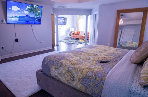 Montpelier Bed & Breakfast | Spacious 5BR Retreat Near DC with Private Gym - Perfect for Group Getaway