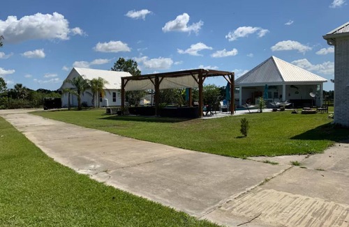 Samsula-Spruce Creek House | Spacious 6-bedroom house in charming Port Orange with WiFi, AC Pool