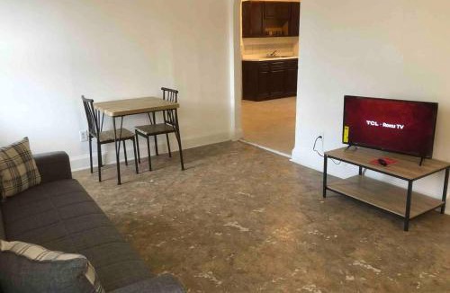 Paterson Apartment | Spacious and bright 2-bedroom apartment with 1-bathroom and private street entrance, MetLife Stadium FIFA World Cup 25 minutes away