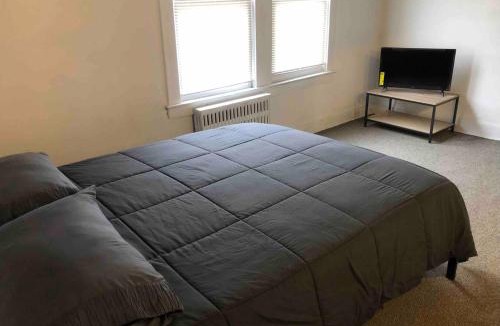 Paterson Apartment | Spacious and bright 2-bedroom apartment with 1-bathroom and private street entrance, MetLife Stadium FIFA World Cup 25 minutes away