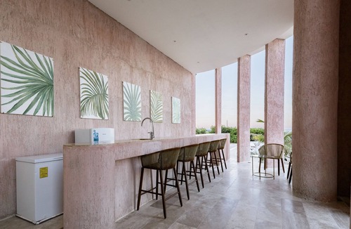 Miramar Apartment | Spacious beachfront apartment with ocean views, private balcony & heated pool