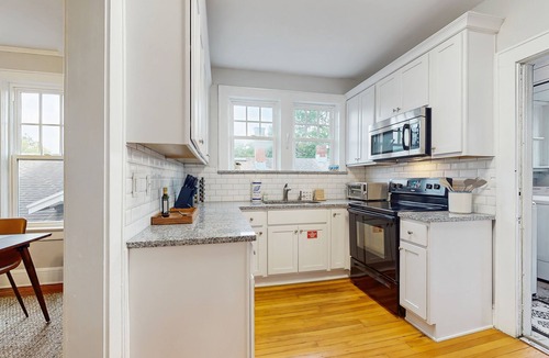 Riverside House | Spacious duplex with private balcony, washer & dryer, and WiFI