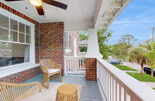 Riverside House | Spacious duplex with private balcony, washer & dryer, and WiFI
