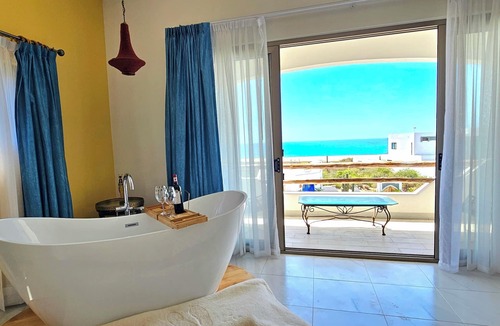 El Pescadero House | Spacious Luxury Beach house with mediterranean flavor in El Pescadero