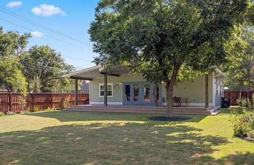 Georgetown House | Spacious Modernized Historic Home 3 Minute Walk from Square