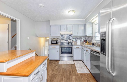 Fayetteville House | Spacious Split Level 4BR Home Near Fort Bragg