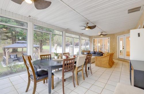 Stockbridge House | Spacious Stockbridge Manor: Pool Table, 2 Kitchens