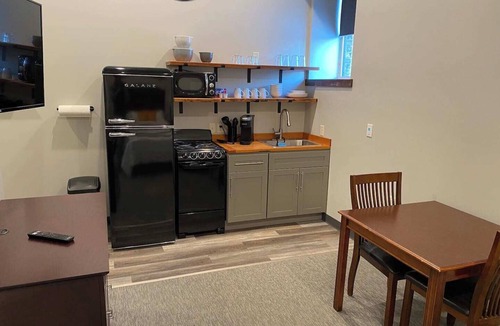 East Hillside Apartment | Spacious Studio Apartment centrally located in Duluth, MN. Experience ease and accessibility.
