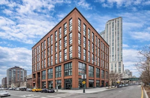 Hunters Point Apartment | Spacious Studio Perfect for Extended Stays + Queen Bed + Kitchen