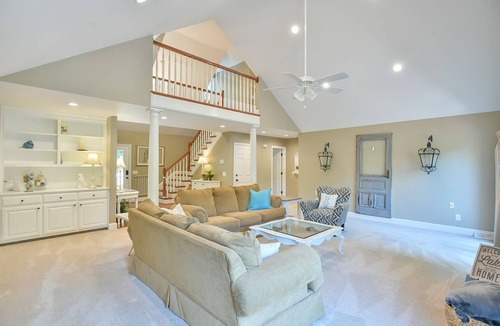 Leasburg House | Spacious, Well-Appointed 6 Bedroom Hyco Lake House - Hot Tub - Great Views