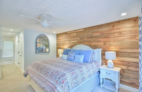 Leasburg House | Spacious, Well-Appointed 6 Bedroom Hyco Lake House - Hot Tub - Great Views