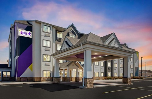 Rochester Hotel | Spark by Hilton Rochester South