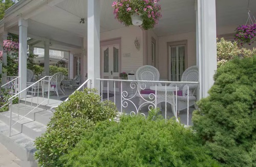 Spring Lake Ski Chalet | Spring lake sleeps up to five