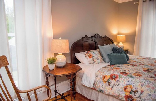 Auburn House | Springside Inn