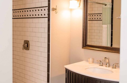 Auburn House | Springside Inn