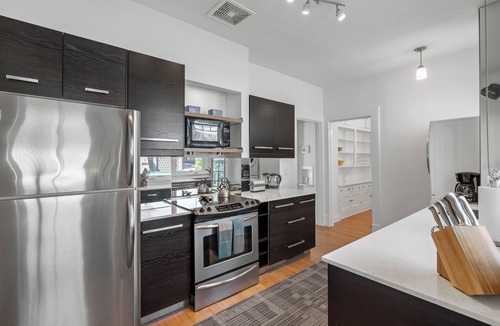 Brookwood Apartment | Standish House by BCA Furnished Apts