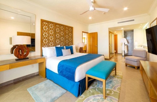 Santa Rosa Resort | Stay Thanksgiving week at Luxurious Villa La Valencia Beach Resort