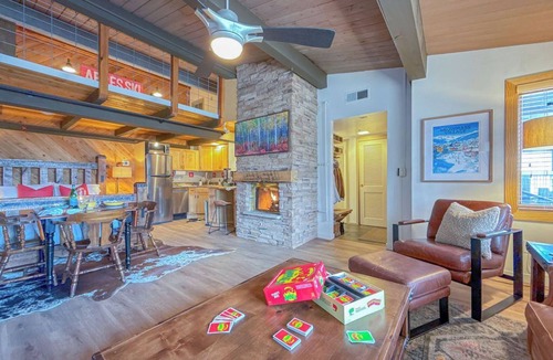 Snowmass Village Condo | steps to restaurants & hiking -private upper level