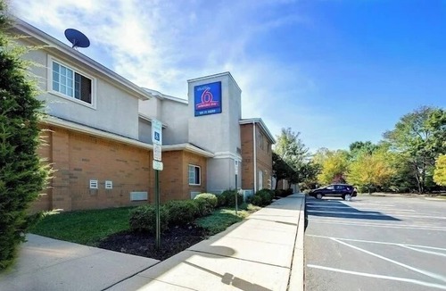 East Brunswick Hotel | Studio Suite Near Rutgers