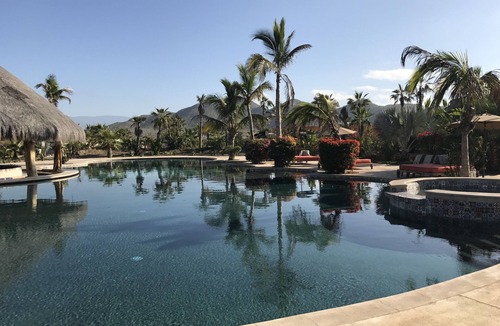 Cerritos House | Stunning beach-front retreat