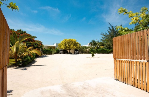 Chicxulub Puerto Villa | Stunning beachfront Suites Wi-Fi East of Progreso