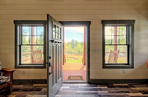 Wiley Cottage | Stunning Cottage Rental Ideal for a Family to Go Glamping in Georgia