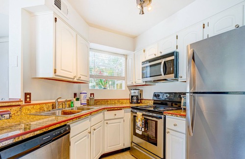 Ocean Side Village Apartment | Stunning dog-friendly apartment with hot tub, pool, W/D, fitness room, & kitchen