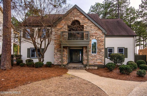 Pinehurst House | Stunning Golf Views on Pinehurst National No. 9. A Luxurious Retreat Awaits.