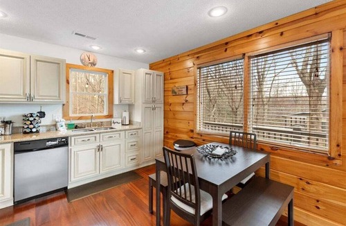 Fancy Gap House | Stunning Mountain Retreat! Packed with Fun! Air Hockey Table! - Two Sisters Chalet