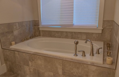 Greer Cabin | STUNNING RETREAT, only 15 min to GSP! Family Fun, Great View!
