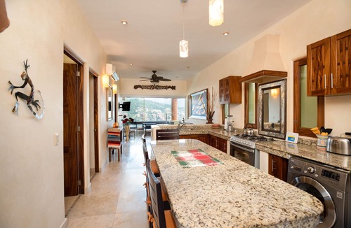 Almacen Condo | Stunning Views! Amazing Breezes! 5-10 minutes from town!
