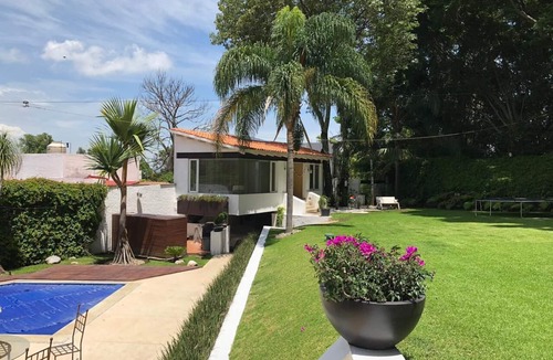 Los Limoneros House | Stunnishing House in Cuernavaca with 20 people accommodation.