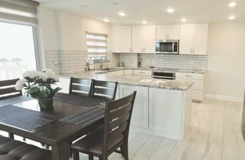 Ormond-by-the-Sea Condo | Stylish beachfront condo 2 bed 2 bath panoramic balcony sleeps 6
