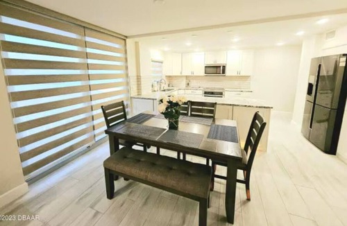 Ormond-by-the-Sea Condo | Stylish beachfront condo 2 bed 2 bath panoramic balcony sleeps 6