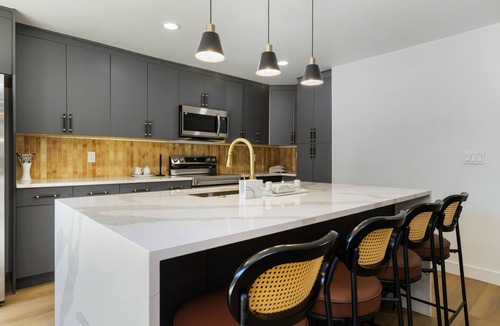 Somerset House | Stylish Eastside 3BR Family Home Prime Location