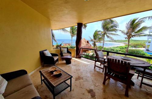 Majahual Apartment | STYLISH OCEANFRONT CONDO with POOL