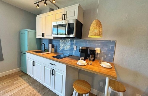 Bostwick Park Apartment | Stylish studio in Daytona Beach with King size bed, beach access, pool, gameroom