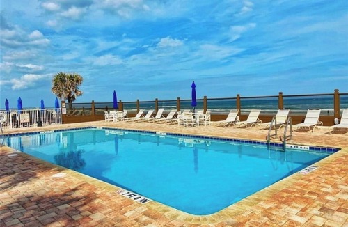 Bostwick Park Apartment | Stylish studio in Daytona Beach with King size bed, beach access, pool, gameroom