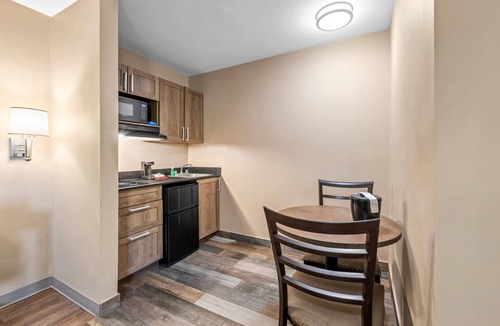 Charlotte Hotel | Suburban Studios Charlotte - Ballantyne