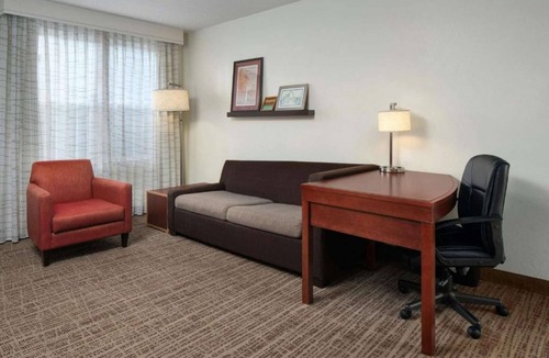 Florence Hotel | Suite w/Kitchen + Free Parking & Outdoor Pool