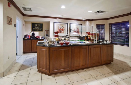 Dupont Apartment | Suite w/Roll-In Shower | Free Breakfast | Nr DEN